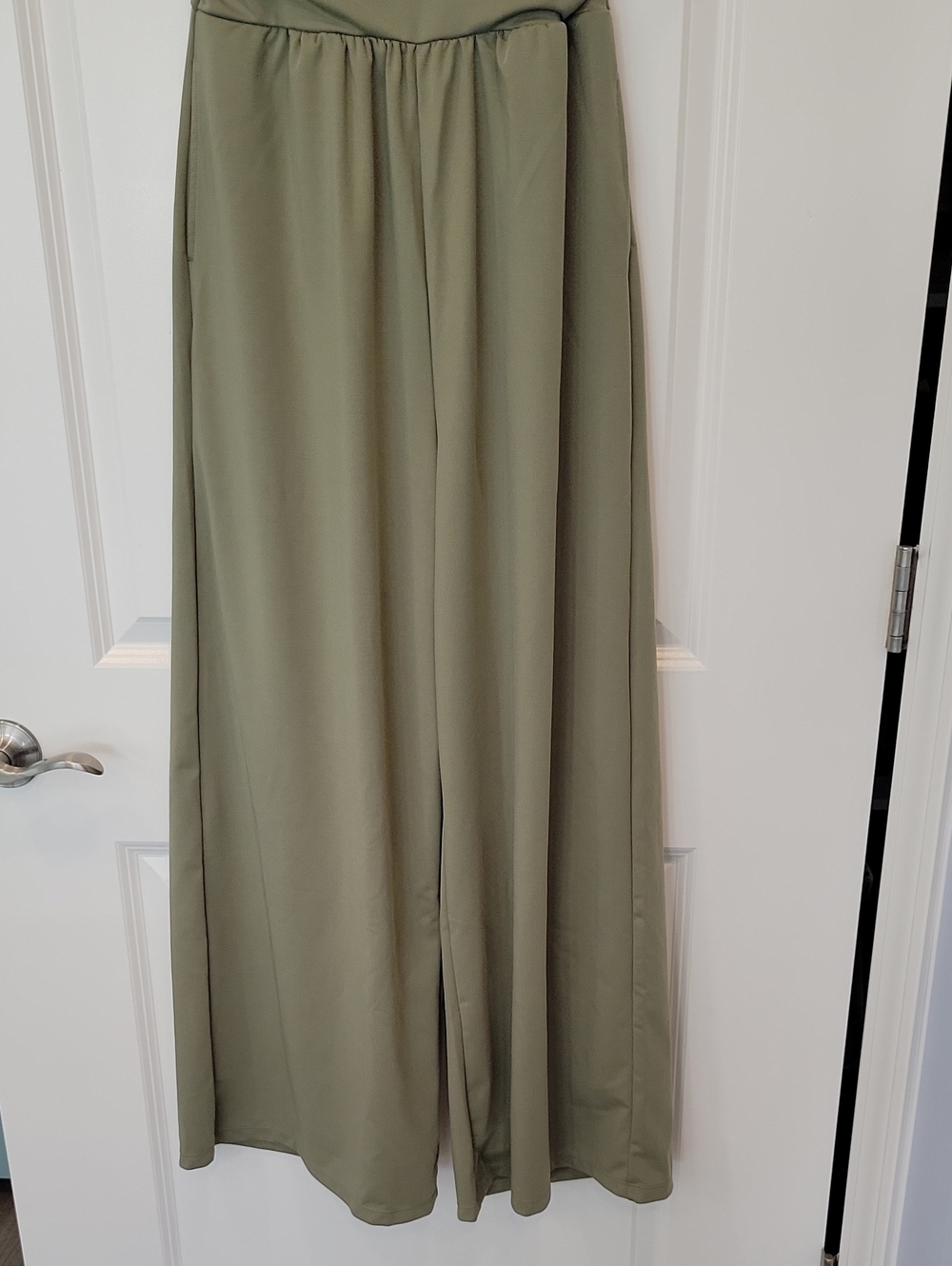 Halara V-Neck Sleeveless Ruched Pocket Jumpsuit Easy Peezy Green Small NWOT - Picture 8 of 10